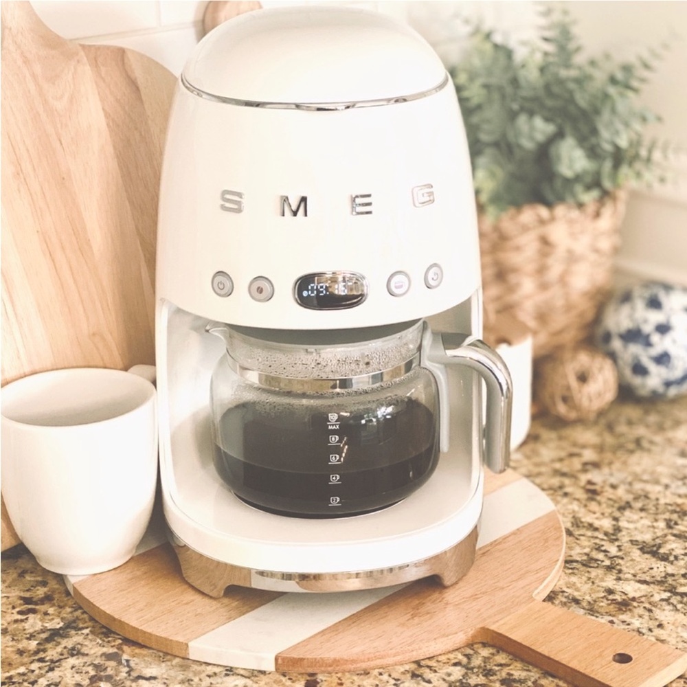 White SMEG coffee pot